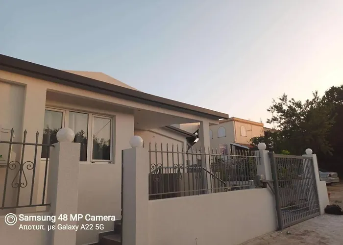 Oresti\'S Villa Near Airport & Beach