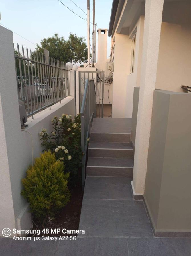 Oresti's Near Airport & Beach *