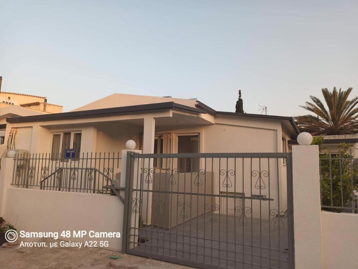 Oresti's Near Airport & Beach Villa