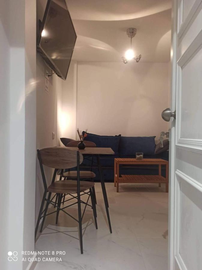 Oresti's Near Airport & Beach *