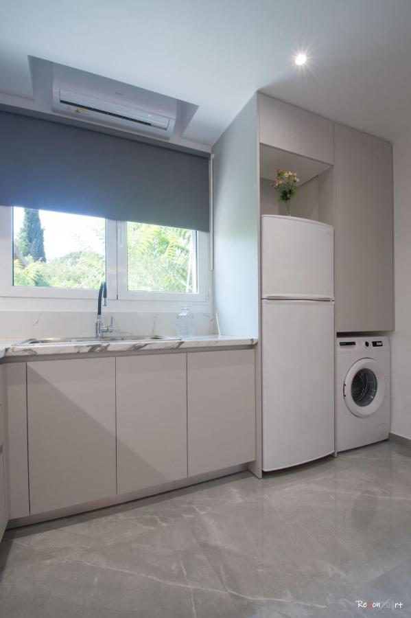 Oresti's Near Airport & Beach Villa